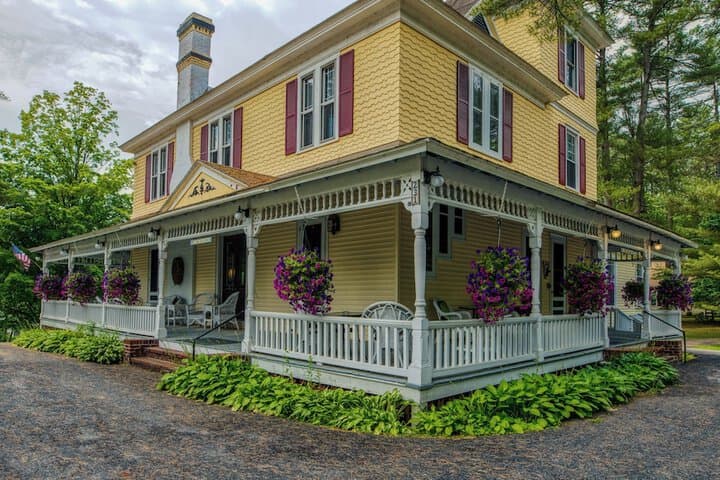 Rockwell Falls Inn&Wine Bar photo 5