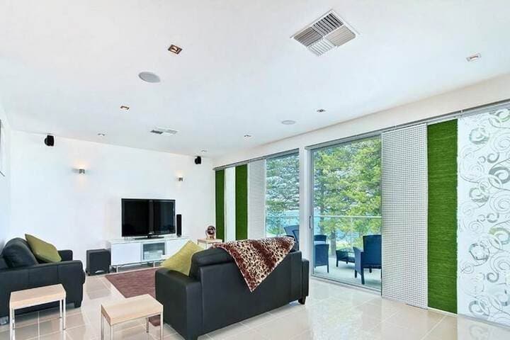 Breeze Beachfront Apartments photo 4