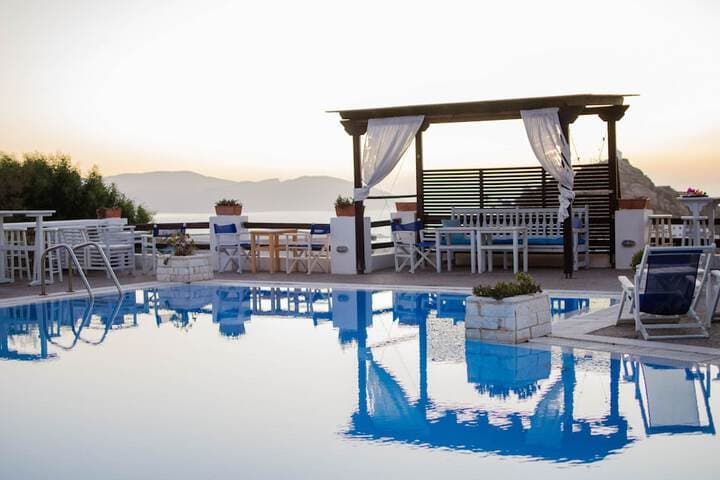 Santorinéiko destination view