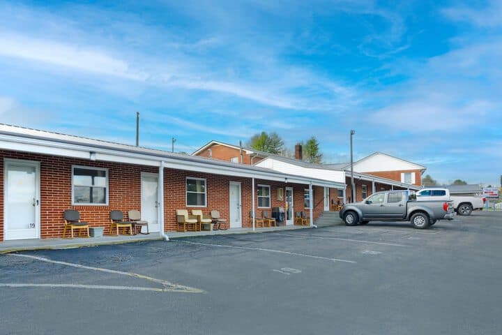 Knob Hill Motor Lodge – Hillsville photo 3