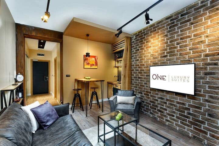 One Luxury Suites photo 3