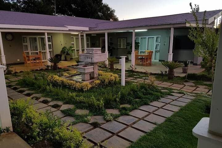 Graceland Guest House photo 1