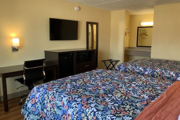 Town & Country Inn photo 5