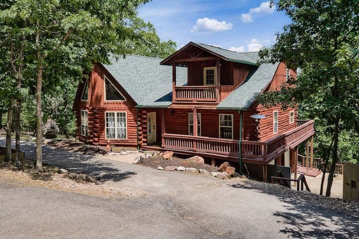 Lake Forest Luxury Log Cabins photo 2