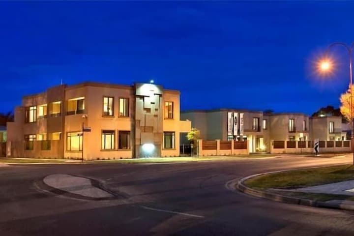 May Park Executive Apartments photo 2