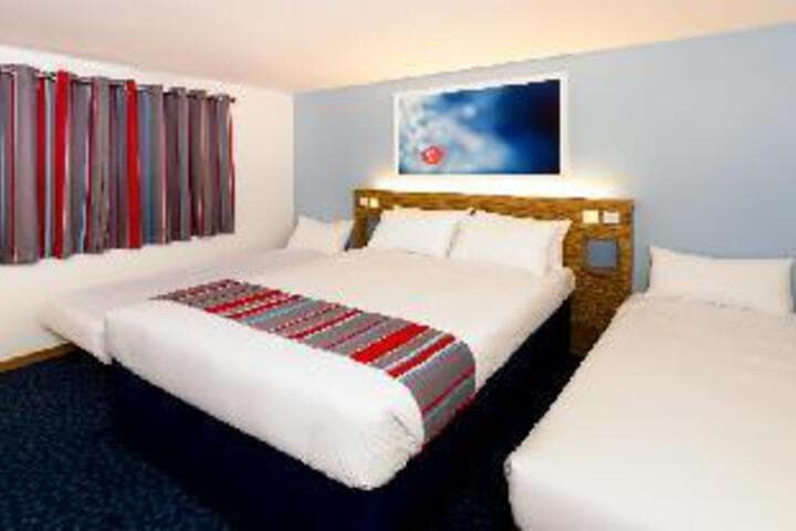 Travelodge Gatwick Airport Central photo 4