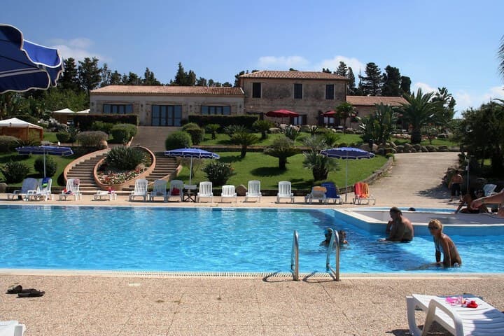 Mandaradoni destination view