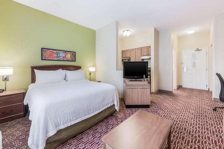 Birch Hills Suites Blue Ash photo 4