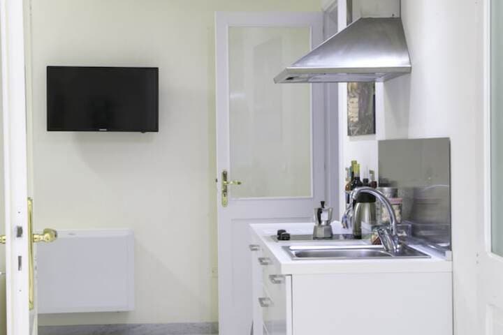 Apollo Suites photo 5