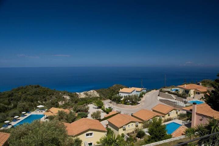 Pantheon Villas photo 3
