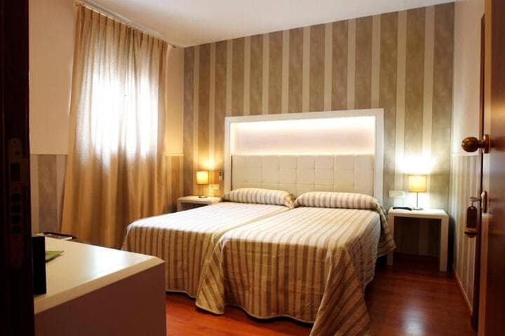 Hostal Paris photo 3