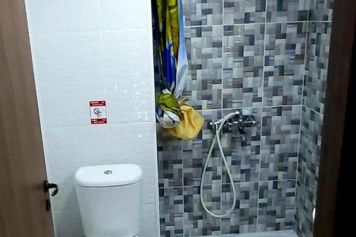 Lakis Court photo 2