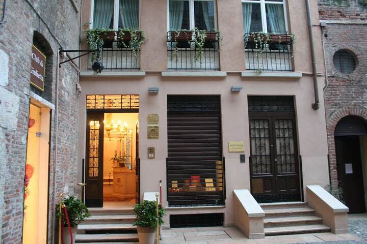 La Corte di Giulietta Exclusive Suites photo 4
