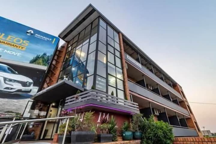 Kingsford Riverside Inn photo 2