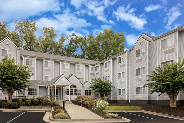 Microtel Inn & Suites by Wyndham Atlanta / Buckhead Area photo 1