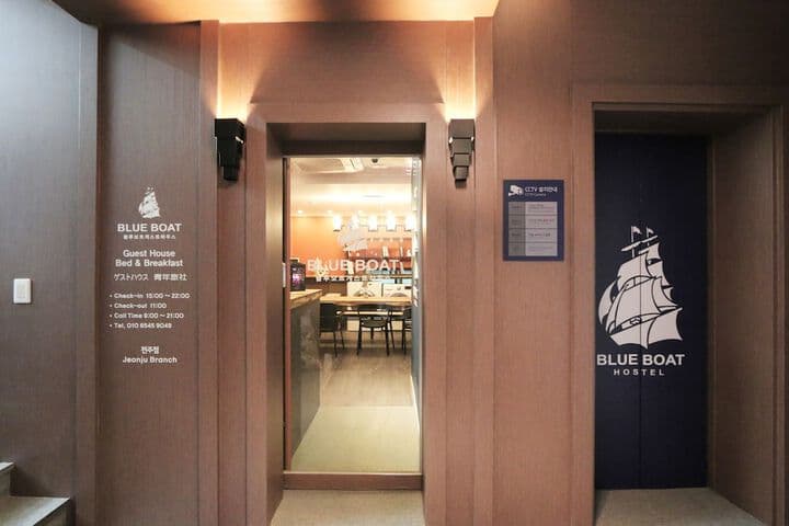 Blueboat Hostel Jeonju photo 2