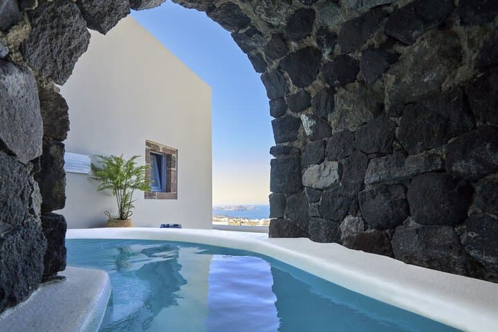 Luna Santorini Suites photo 4