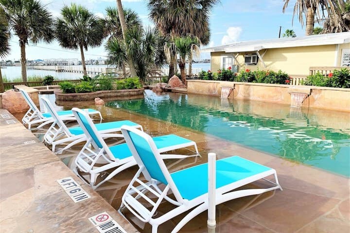 Little Bay Club photo 4