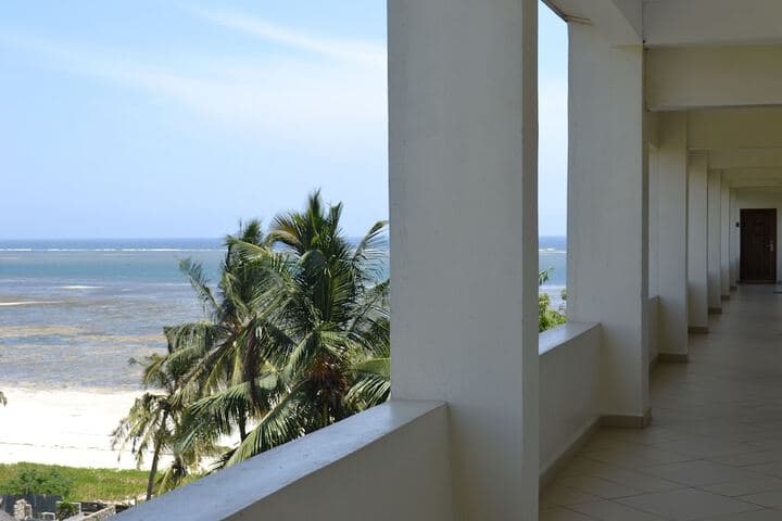 Cowrie Shell Beach Apartments photo 2
