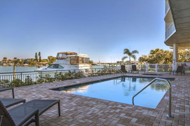 Provident Oceana Beachfront Suites photo 4