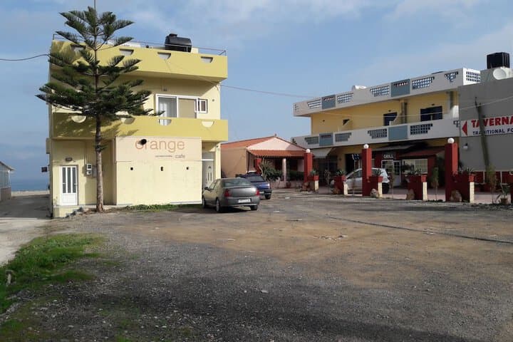 Orange Fodele photo 2