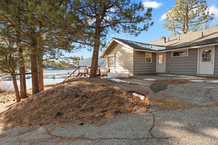 Lakefront Retreat photo 5