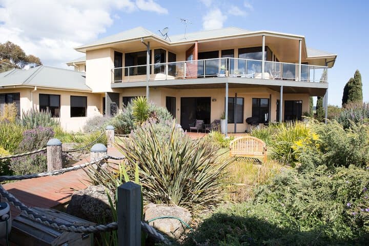 Hilltop Apartments Phillip Island Adults Only photo 4