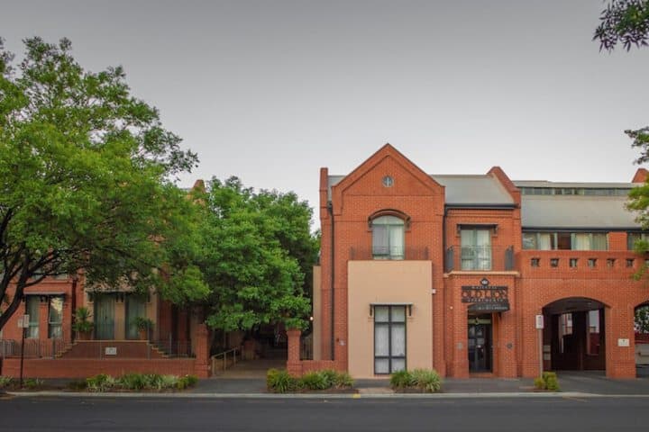 Majestic Old Lion Apartments photo 2