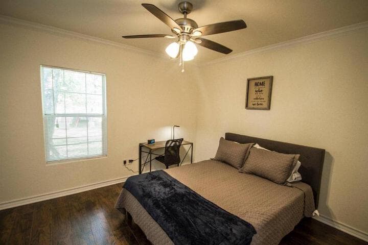 Hays St. Cozy Remodeled 2BR / 2BA house sleeps 8 photo 2