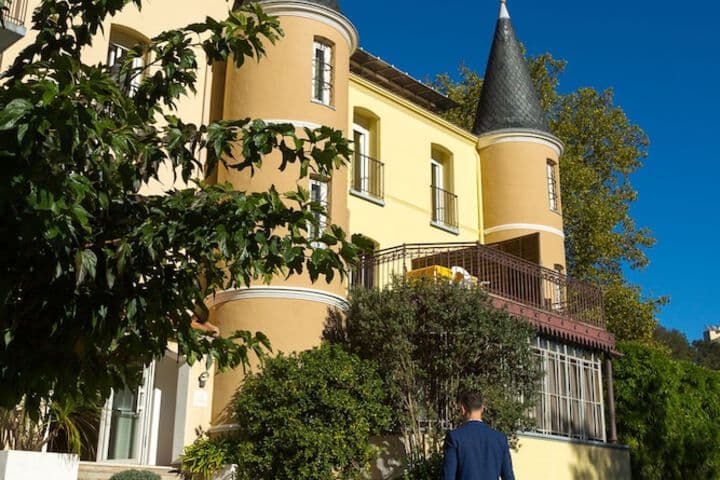 Montbolo destination view