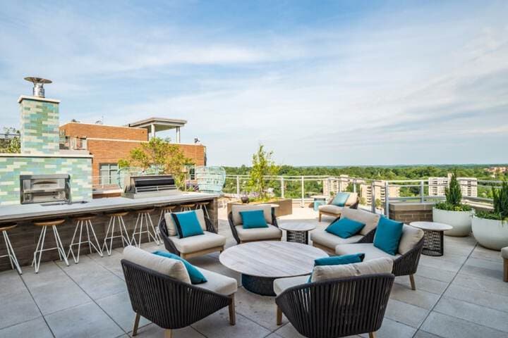 Bluebird Suites near Chevy Chase photo 3