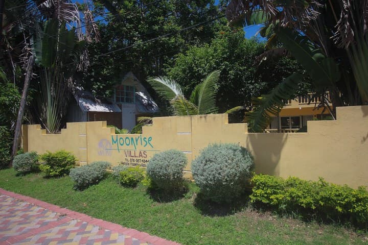 Moon Rooms at Moonrise Villa photo 4