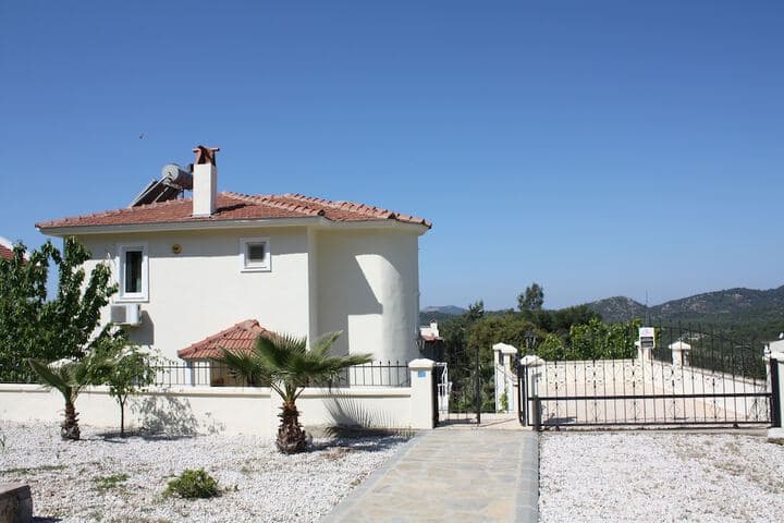Shiraz Villa photo 2