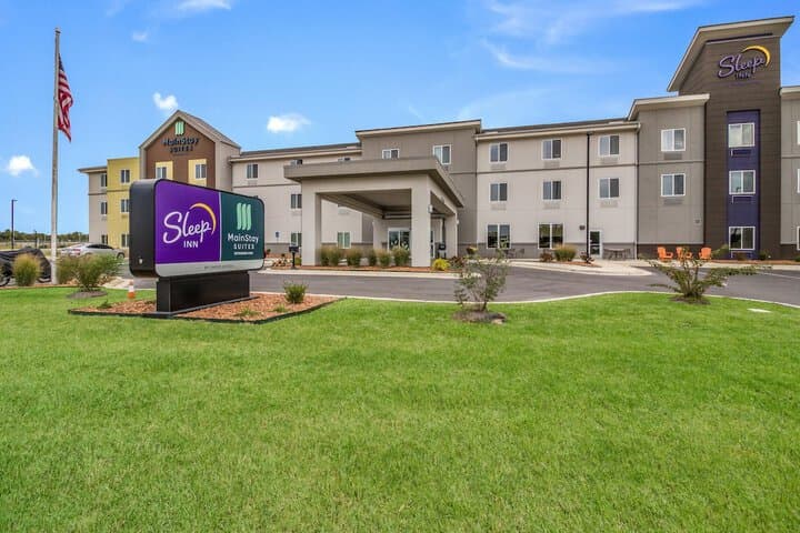 Sleep Inn at Discovery Park of America photo 1