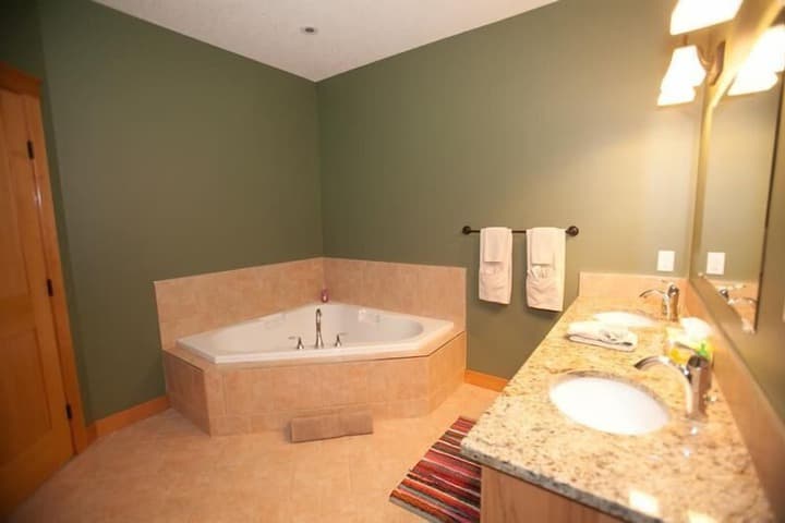 Brookside by Apex Accommodations photo 4