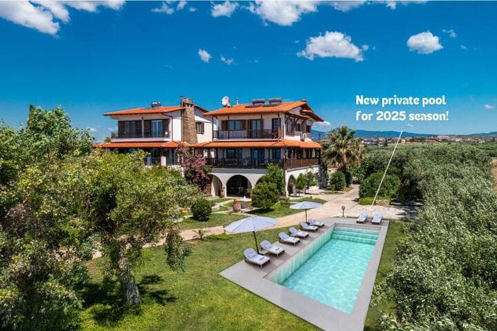 Windmill Villa photo 2