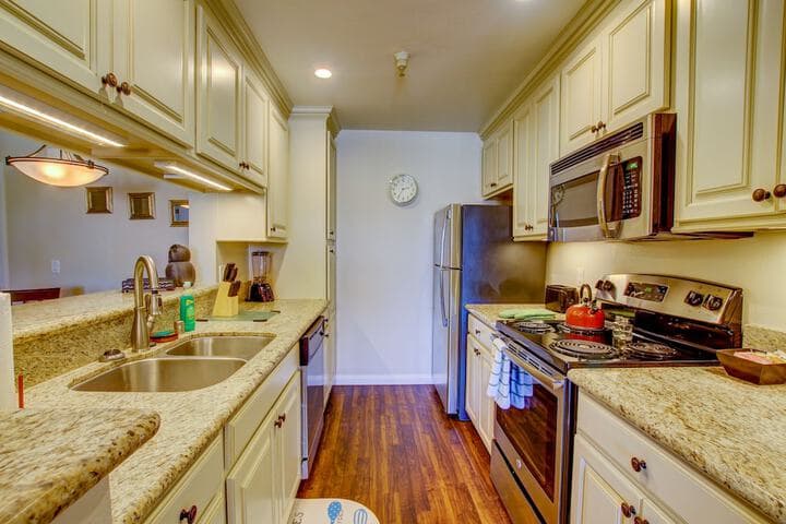 Sunshine Suites at Hillcrest photo 3