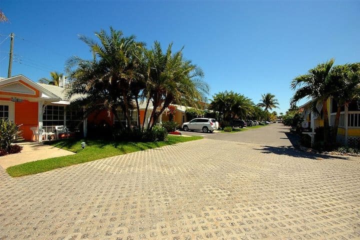 Tradewinds Beach Resort photo 4