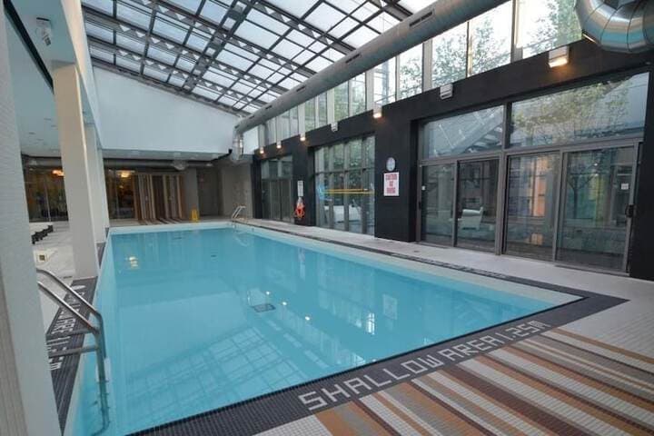 Toronto Escape The Ruby Pink Suite photo 2