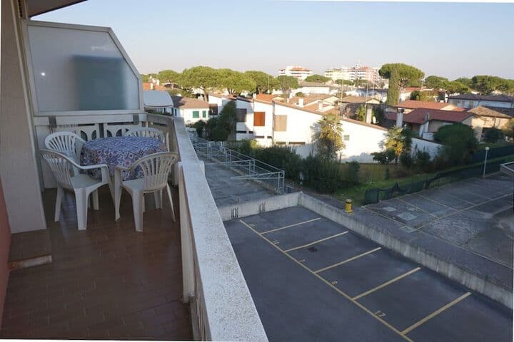 Three room Apartment a Stones Throw From the sea photo 1