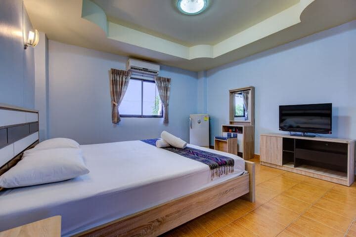 I-Rovers Sports Bar & Guesthouse photo 3