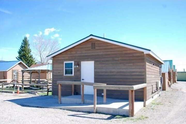 Tenderfoot Cabins & Motel photo 2