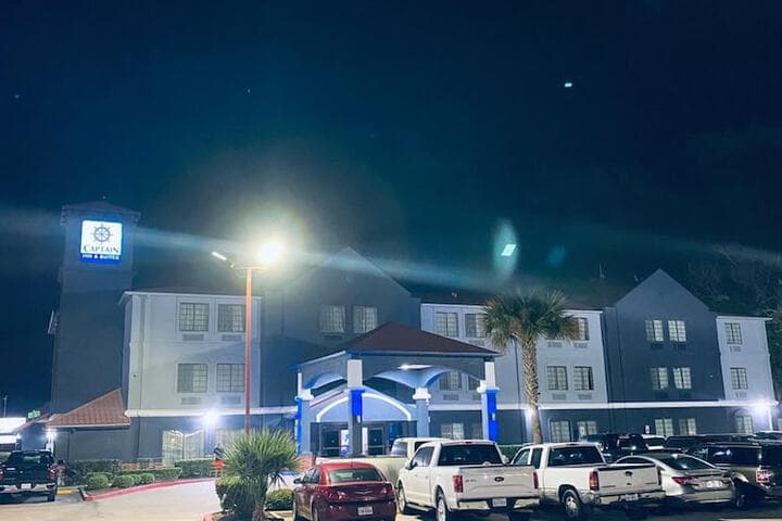 Captain Inn & Suites photo 5