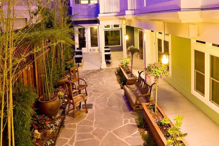 Pacific Blue Inn photo 4