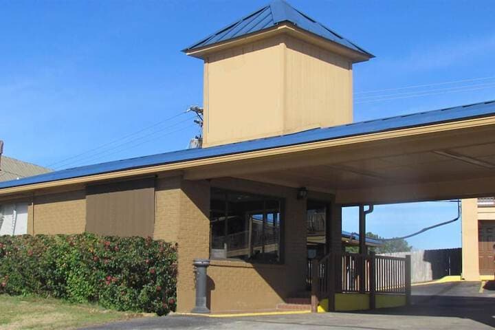 Xecutive Inn&Suites photo 3