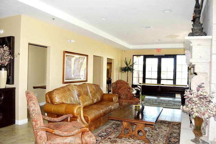 Gorgeous 3BD Havasu Home with Lake View photo 5