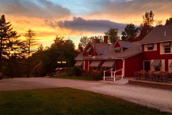The Vermont Inn photo 4