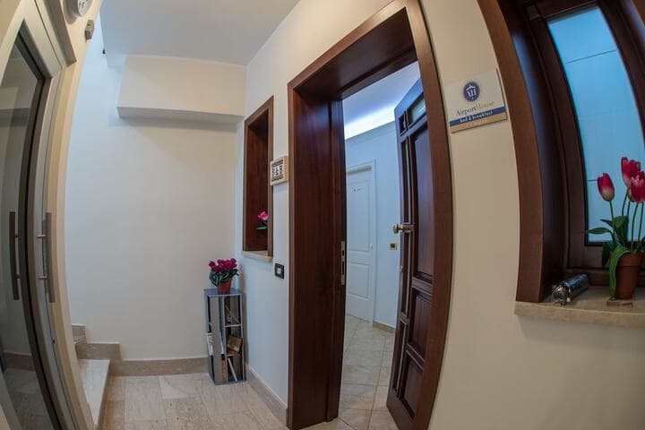 Airport House B&B photo 5