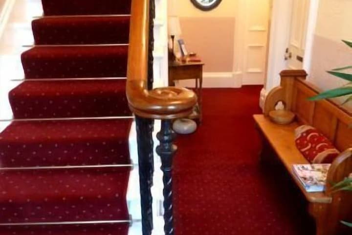 The Burnside Guest House photo 2