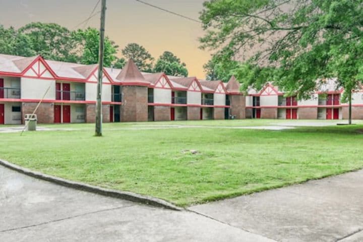 Leslie Estates destination view